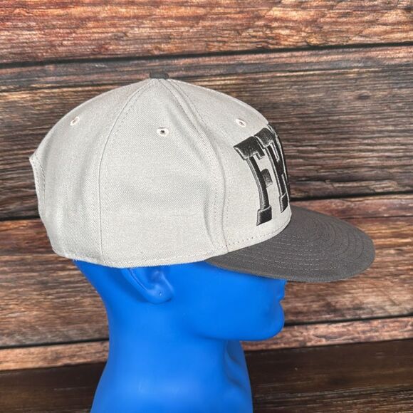 New Era Gray Embroidered Fresh Hat - Picture 5 of 7